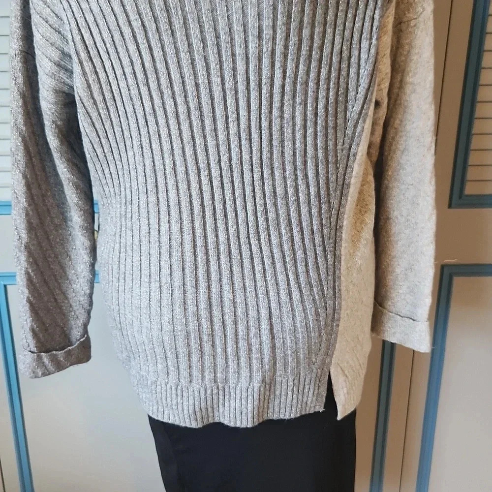 Simply Vera Wang Women’s Gray Asymmetrical Sweater - Picture 11 of 13